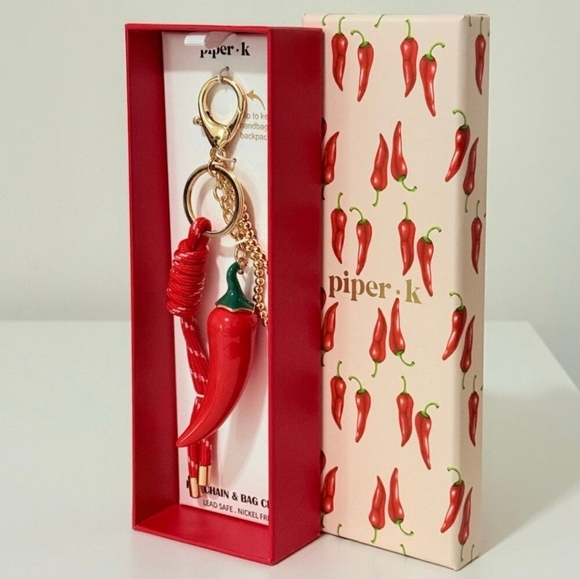 🌶🔹️ Piper K🔹️ Red Hot Chili Pepper Bag Charm / Key Chain - Picture 2 of 2